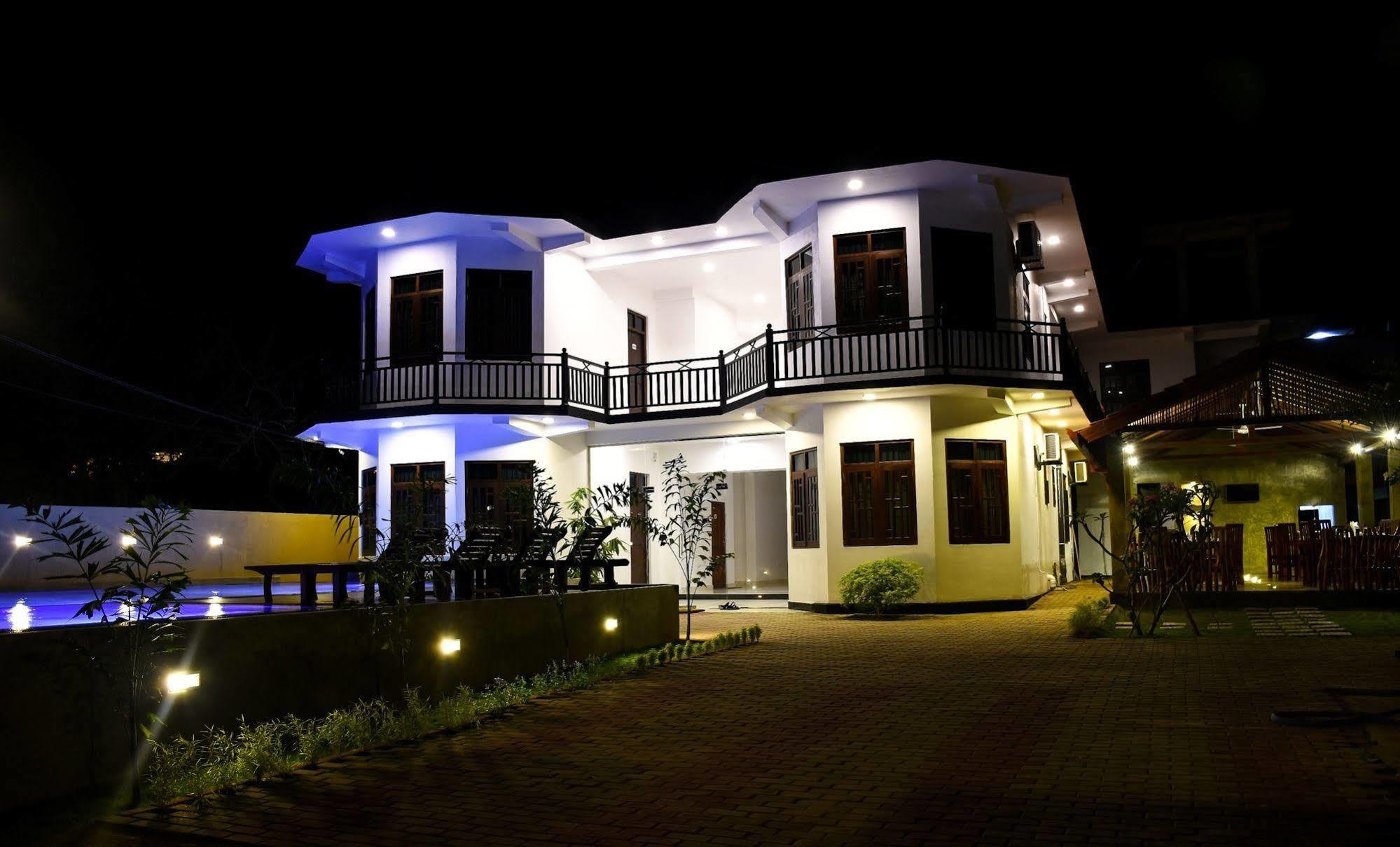 Ocean Glory Hotel Ettukala エクステリア 写真