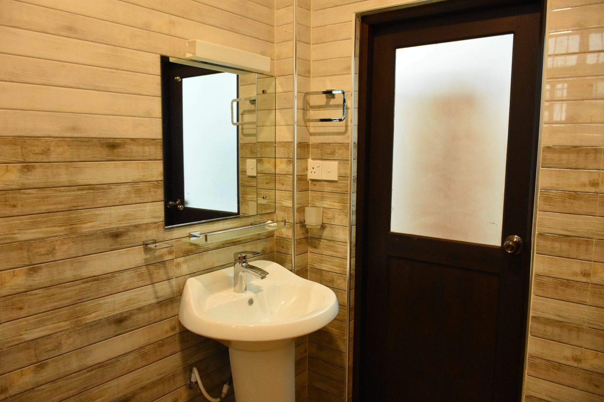 Ocean Glory Hotel Ettukala エクステリア 写真